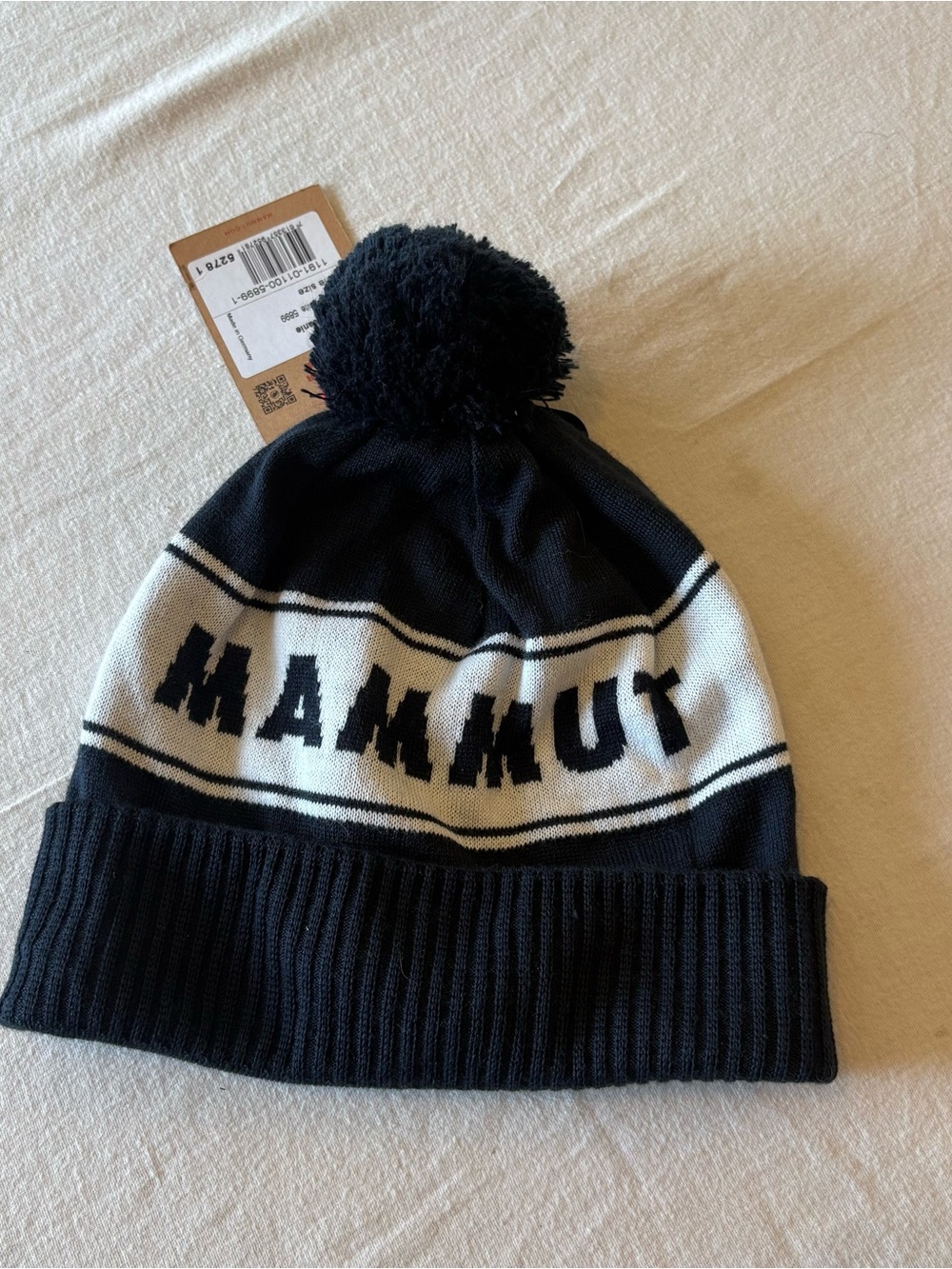 Mammut Pom Beanie - Black and White